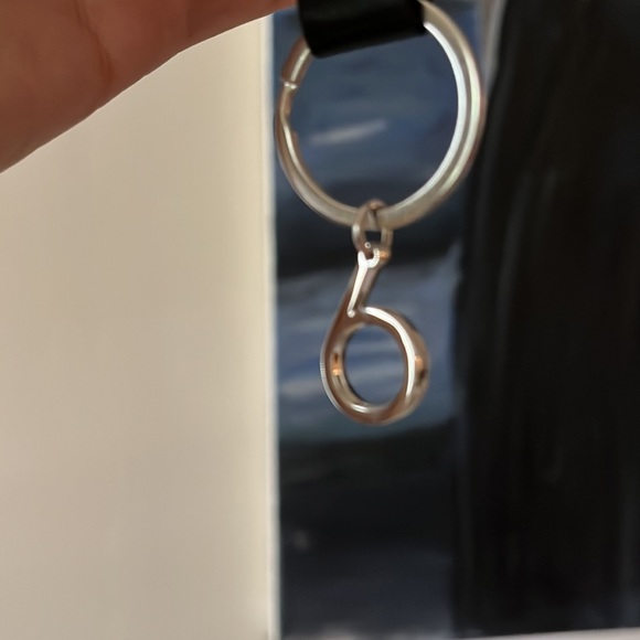 Bloomingdales key chain new in box - Picture 6 of 12